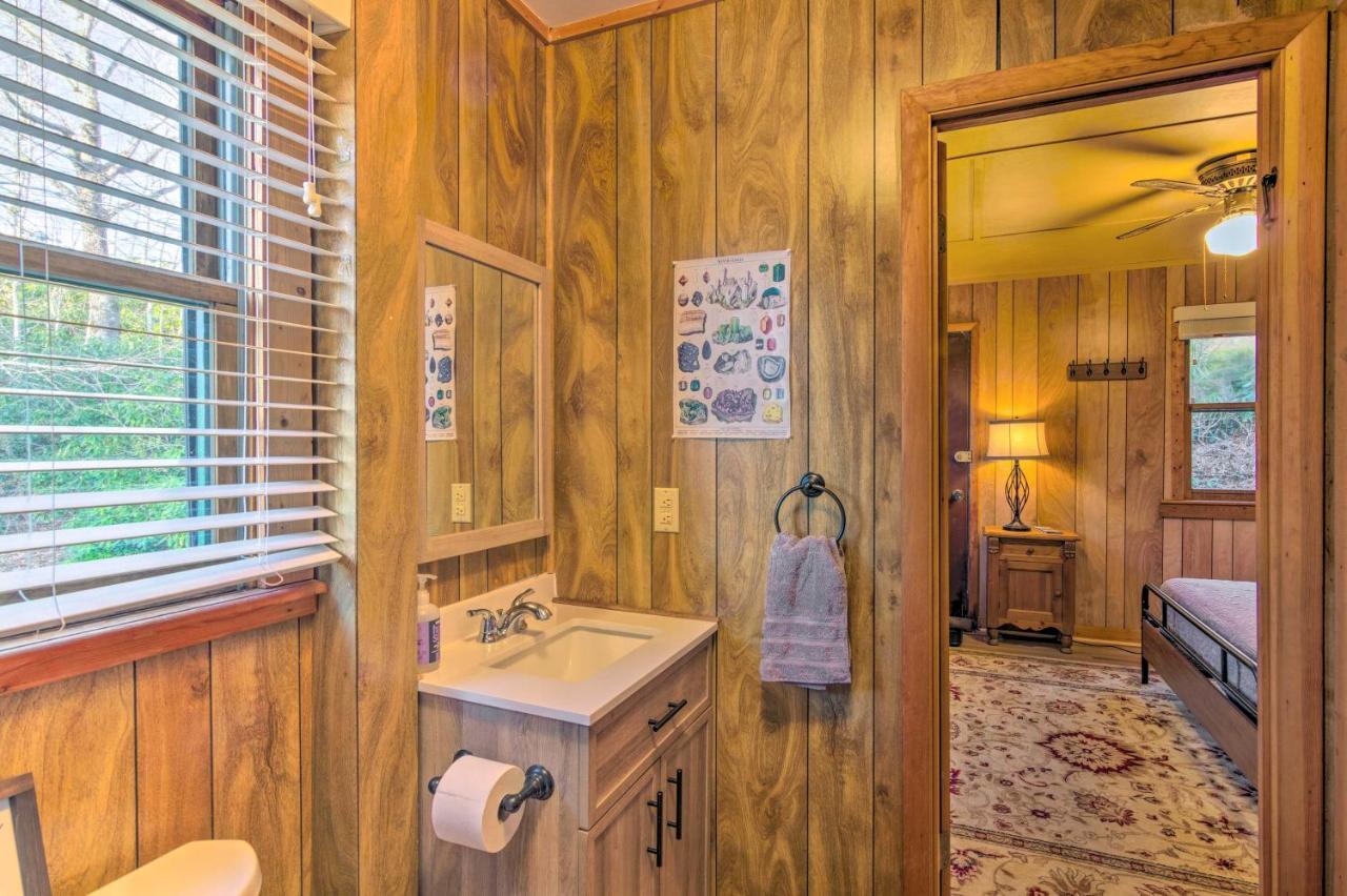 Peaceful Spruce Pine Cabin On 8 Acres With 2 Decks! Bagian luar foto